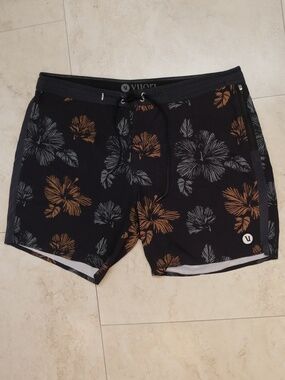 Vuori Mens 17" Boardshorts~
